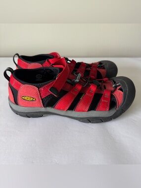 KEEN Size 7 Men’s Red Sandals Shoes - EUC